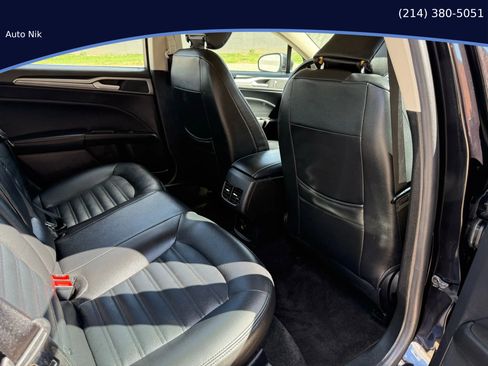 Used 2020 Ford Fusion SE image 19