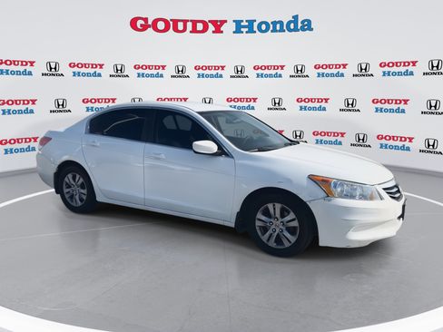Used 2011 Honda Accord LX-P image 2