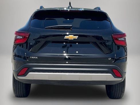 Used 2025 Chevrolet Trax LT FWD image 6
