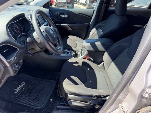 Used 2020 Jeep Cherokee Latitude AWD/4WD image 10
