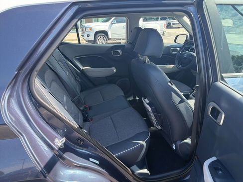 Certified 2025 Hyundai Venue Limited FWD image 21