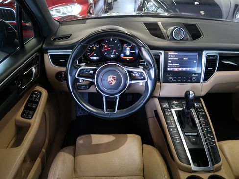 Used 2018 Porsche Macan AWD/4WD image 14