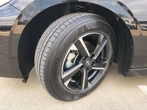 Used 2025 Nissan Sentra SV FWD image 31