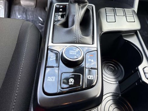 Used 2025 Kia Sportage LX image 30