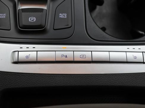 Used 2025 Kia Carnival FWD image 24