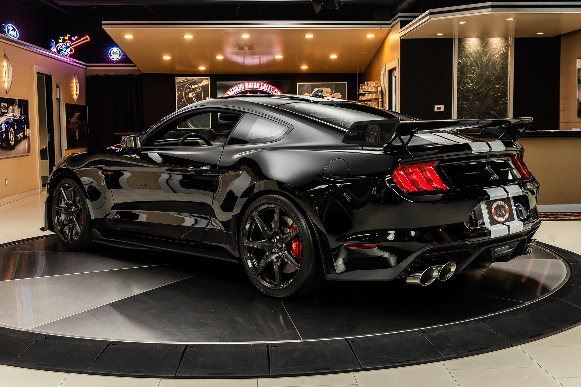 Used 2020 Ford Mustang Shelby GT500 w/ Carbon Fiber Track Pack RWD image 16