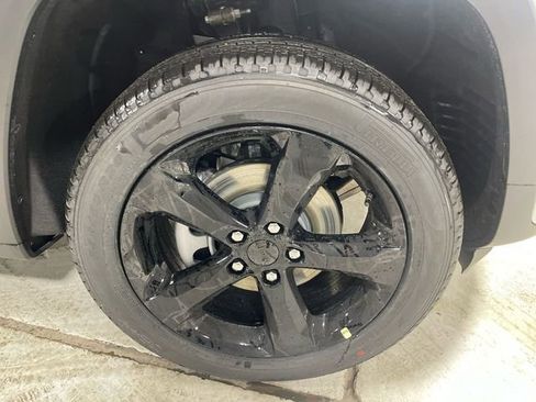 New 2026 Jeep Grand Cherokee Limited w/ Limited Altitude Package AWD/4WD image 10