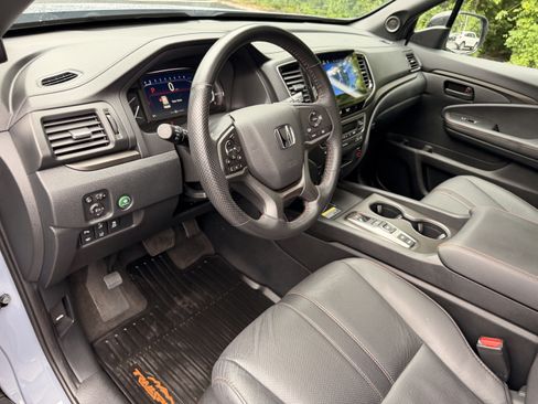 Used 2024 Honda Passport TrailSport image 12