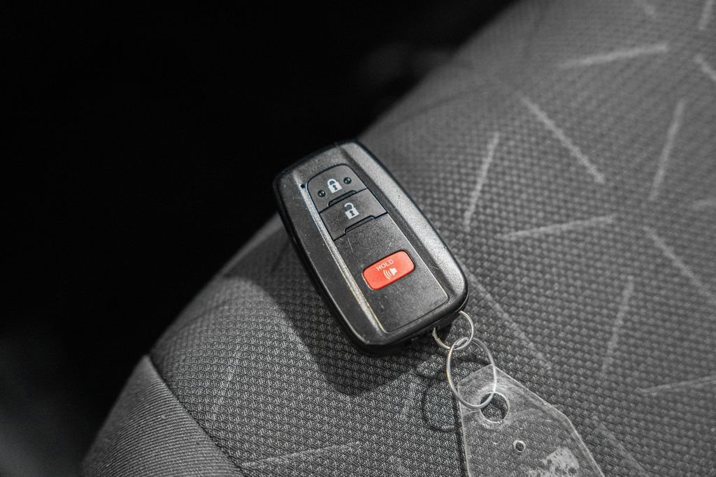 Used 2025 Toyota RAV4 XLE AWD/4WD image 42