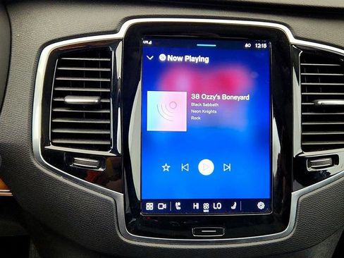 Used 2025 Volvo XC90 T8 Plus w/ Protection Package Premier AWD/4WD image 16