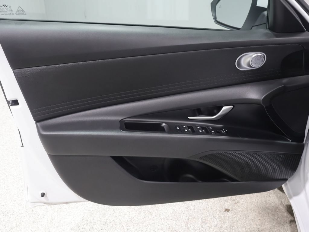 Used 2026 Hyundai Elantra Hybrid FWD image 13