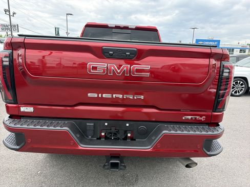 Used 2024 GMC Sierra 2500 AT4 w/ AT4 Preferred Package AWD/4WD image 7