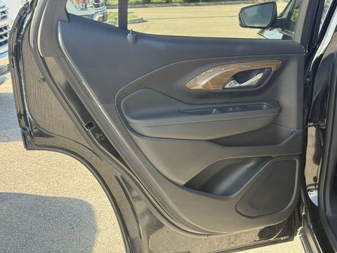 Used 2021 GMC Terrain SLE w/ Driver Convenience Package FWD image 32
