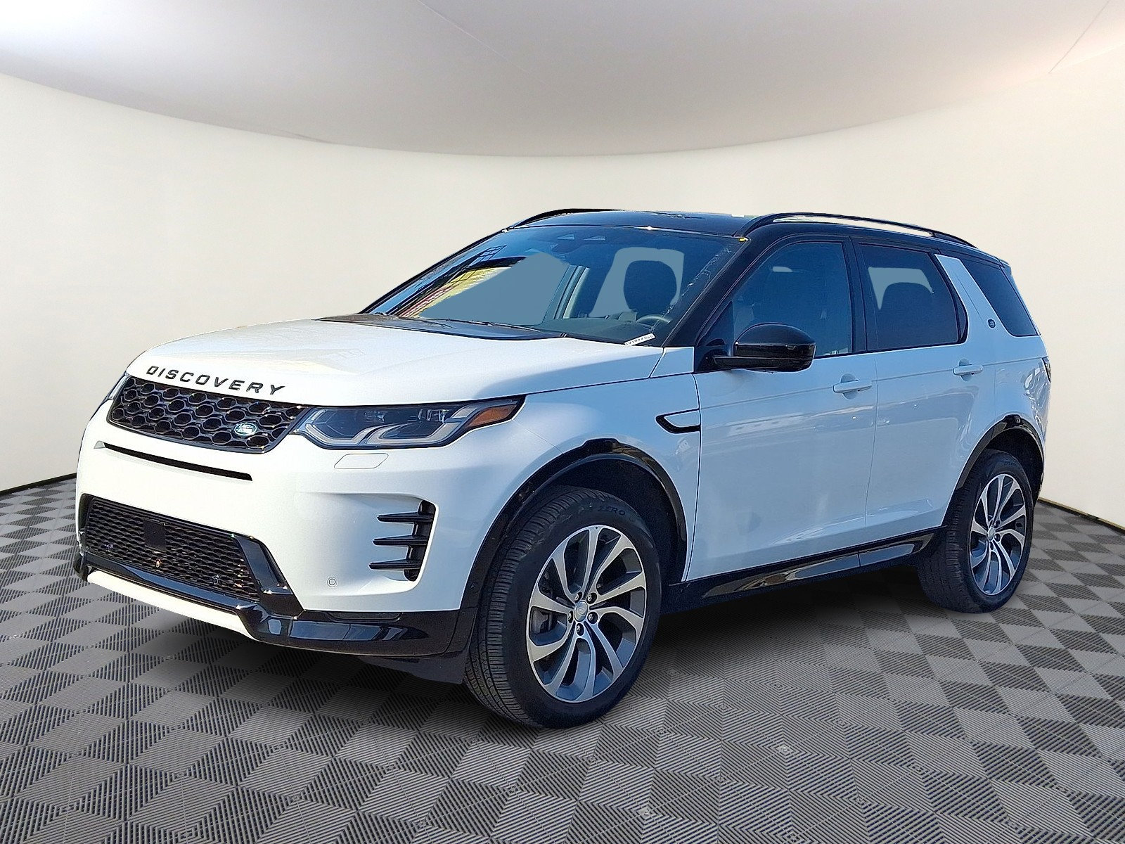 Used 2025 Land Rover Discovery Sport Dynamic SE AWD/4WD image 1