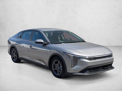 Used 2025 Kia K4 FWD image 3