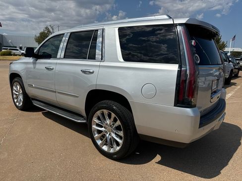 Used 2019 Cadillac Escalade Luxury AWD/4WD image 4