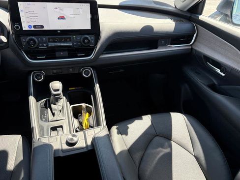 Used 2025 Toyota Grand Highlander AWD image 5