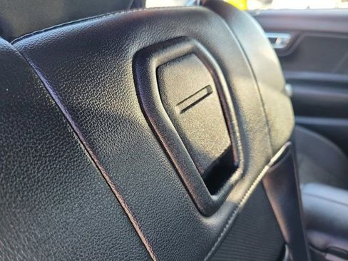 Used 2016 Ford Mustang Premium image 12