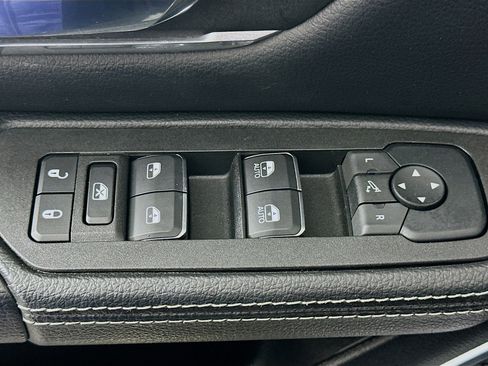 Used 2025 RAM 1500 Laramie image 15