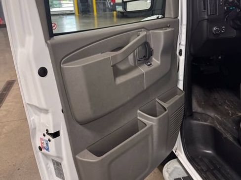 Used 2025 GMC Savana 2500 w/ Driver Convenience Package RWD image 9