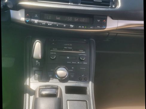 Used 2014 Lexus CT 200h FWD image 32