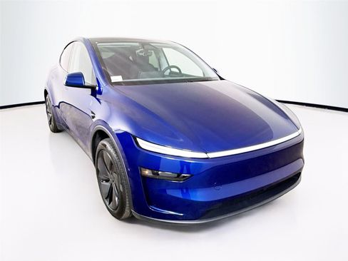 Used 2026 Tesla Model Y 2WD image 28