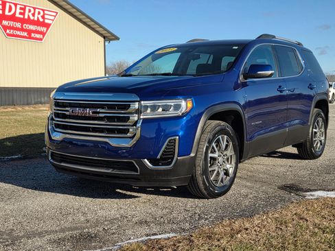 Used 2023 GMC Acadia SLE w/ Driver Convenience Package image 2