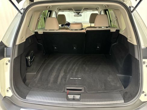 Certified 2023 Nissan Rogue SV image 24