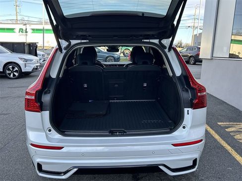 Certified 2023 Volvo XC60 B5 Plus w/ Climate Package image 27