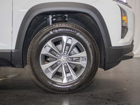 New 2027 Chevrolet Equinox LT w/ Convenience Package II AWD/4WD image 6