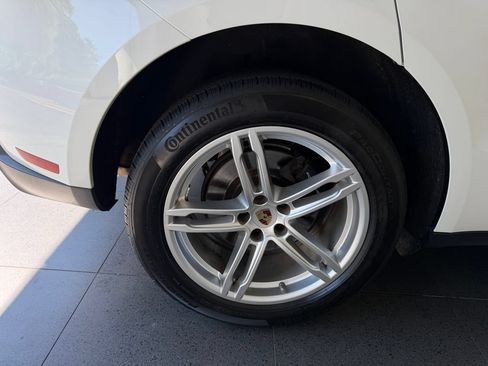 Certified 2023 Porsche Macan AWD/4WD image 11
