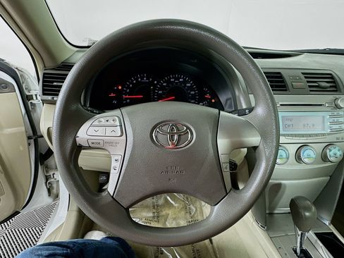 Used 2009 Toyota Camry LE FWD image 11