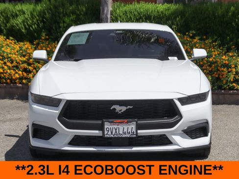 Used 2025 Ford Mustang Coupe RWD image 3