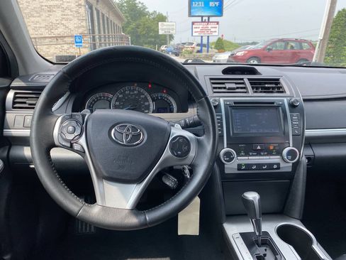 Used 2014 Toyota Camry SE FWD image 23