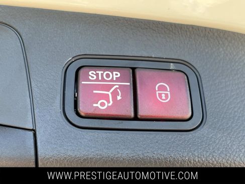 Used 2025 Mercedes-Benz GLA 250 4MATIC image 11