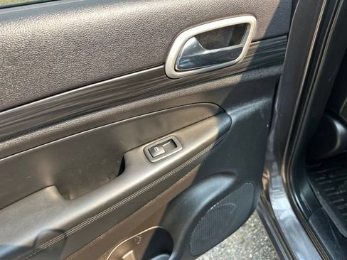 Used 2021 Jeep Grand Cherokee Laredo X AWD/4WD image 14