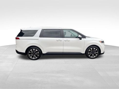 Certified 2023 Kia Carnival EX image 6