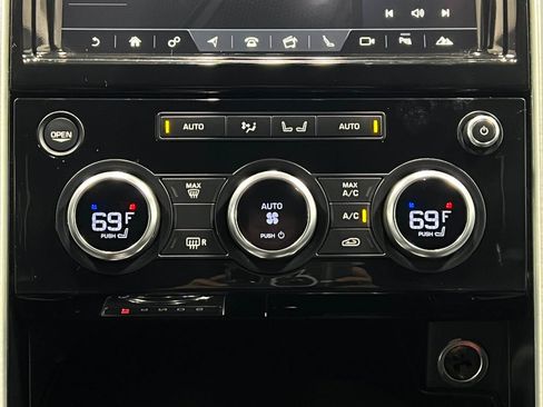 Used 2018 Land Rover Discovery HSE AWD/4WD image 28