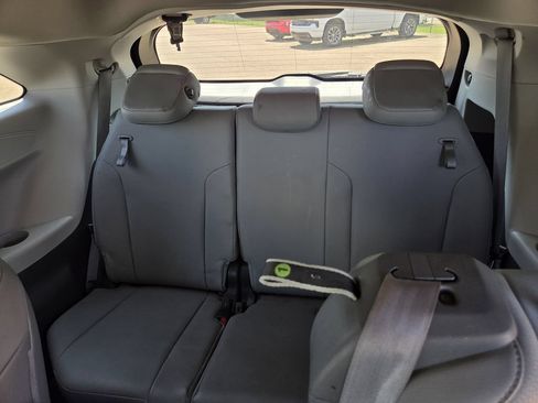 Used 2022 Toyota Sienna XLE FWD image 19