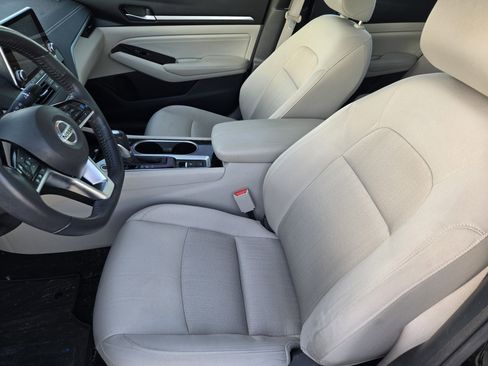 Used 2020 Nissan Altima 2.5 SV image 6