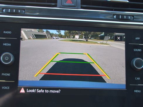 Used 2022 Volkswagen Tiguan SE image 8