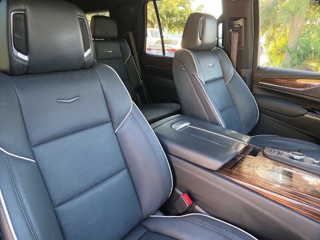 Used 2023 Cadillac Escalade Premium Luxury w/ LPO, Illumination Package AWD/4WD image 29