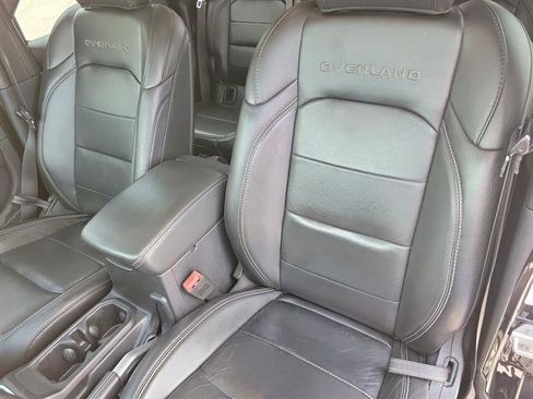 Used 2020 Jeep Gladiator Overland AWD/4WD image 5