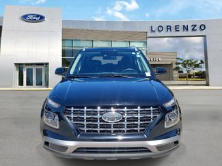 Used 2022 Hyundai Venue SEL video 2