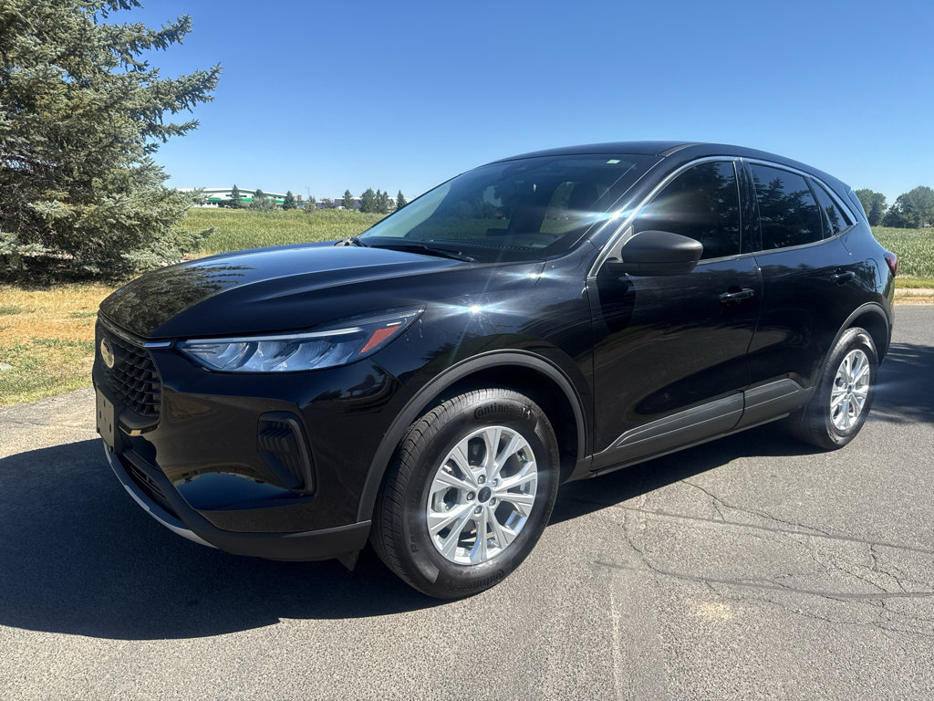 Used 2024 Ford Escape Active AWD/4WD image 2
