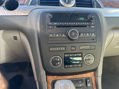 Used 2011 Buick Enclave CXL image 25