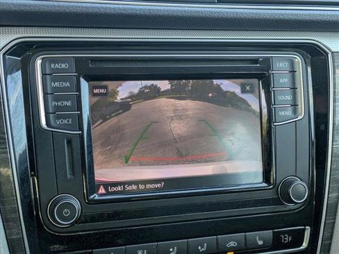 Used 2018 Volkswagen Passat 2.0T SE image 10