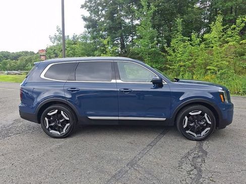 Used 2024 Kia Telluride EX AWD/4WD image 6
