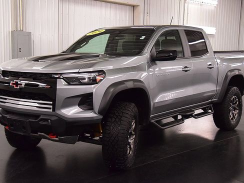 Used 2024 Chevrolet Colorado ZR2 w/ ZR2 Convenience Package III image 3