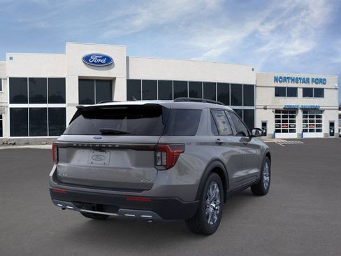 Used 2026 Ford Explorer Active w/ Active Comfort Package AWD/4WD image 8
